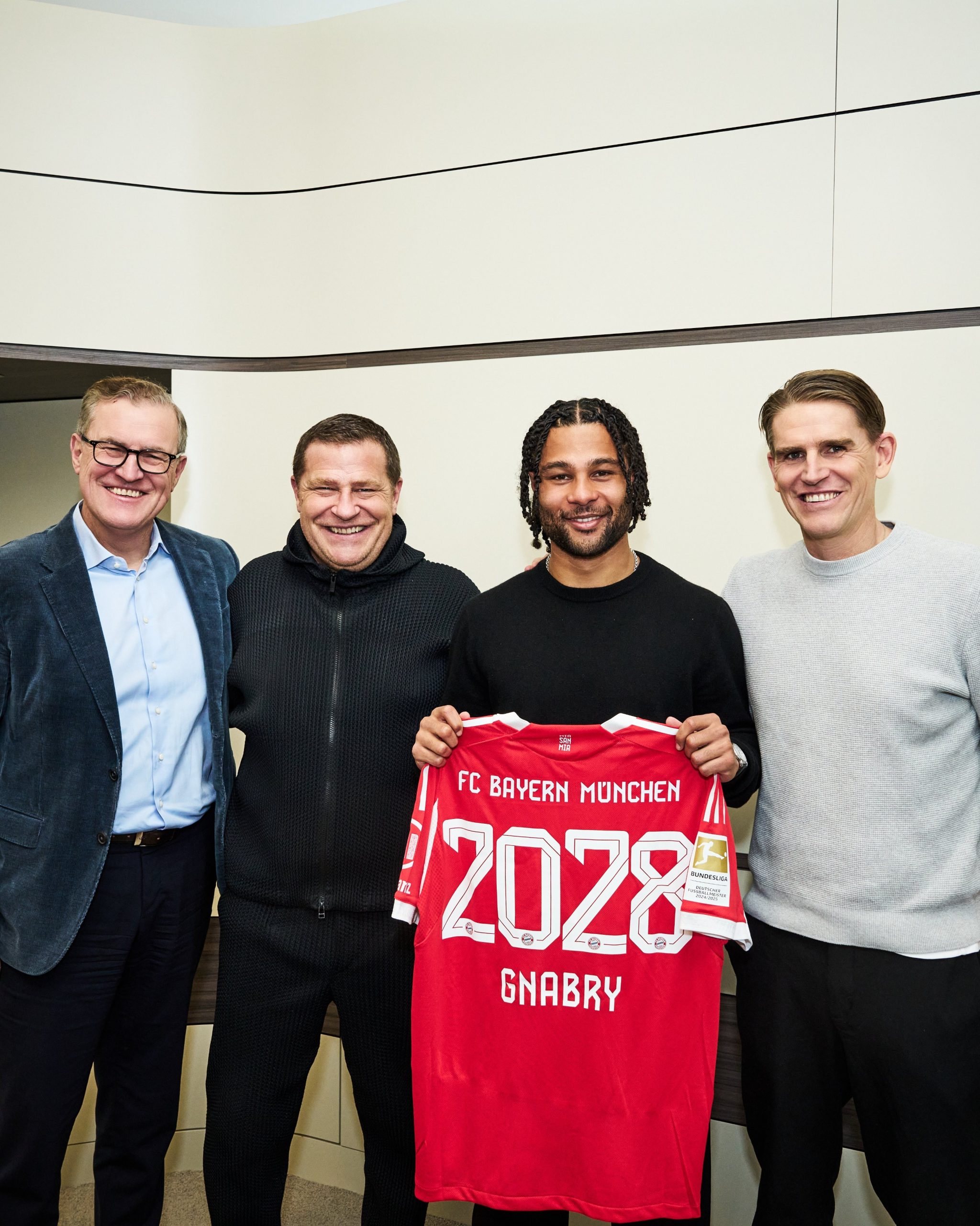 OFFICIAL: Bayern Munich extends contract with Gnabry until 2028