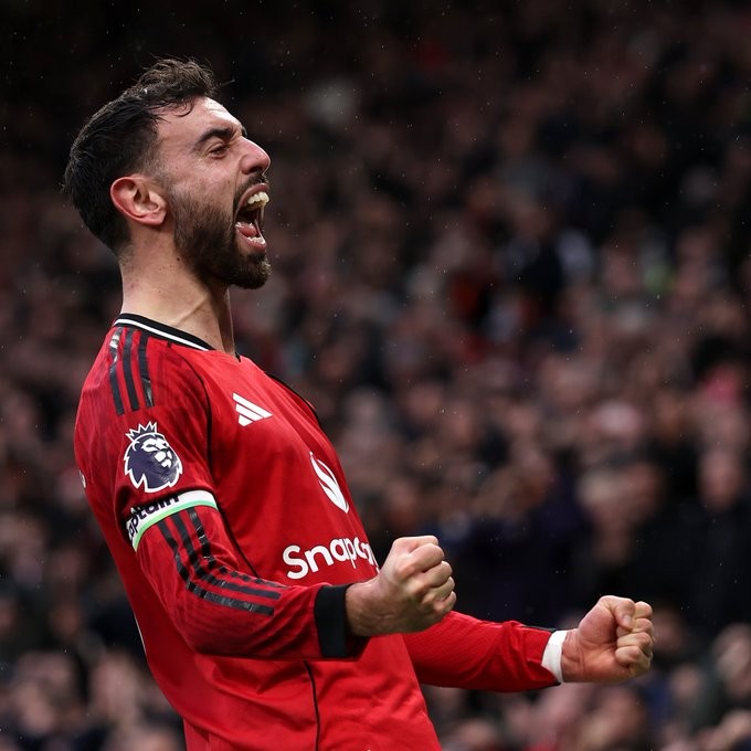 Man Utd 2-0 Tottenham: The Red Devils secured 4 wins in a row against 10-men TOT